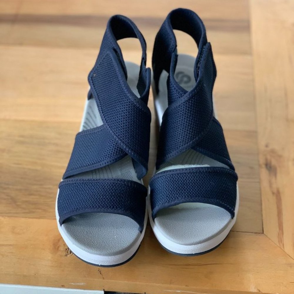 RARE New in Box Cloud Steppers by Clarks Step Cali Palm Navy Sandal Wedges - Picture 2 of 12